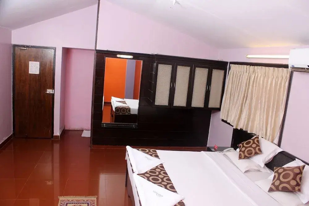 OYO 1916 Hotel Suhashini Palace