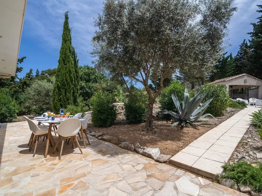 Villa in Pouzols with Private Pool & Vineyards