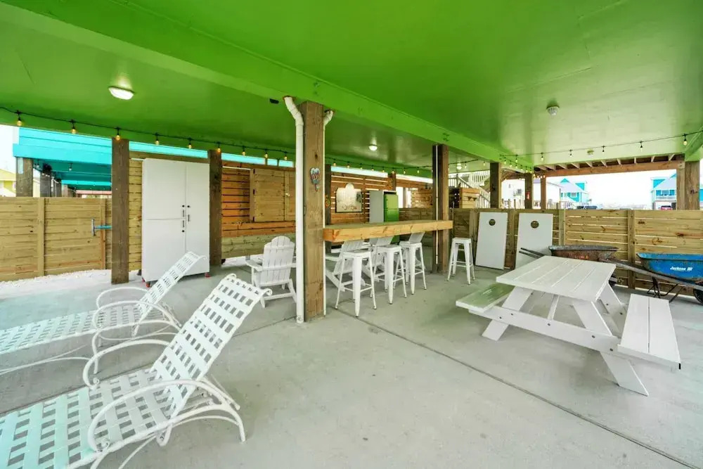 Sleeps 21, 2 Homes Private Pool, Patio Lounge w/ Fire Pit, Bar, TV, & Games