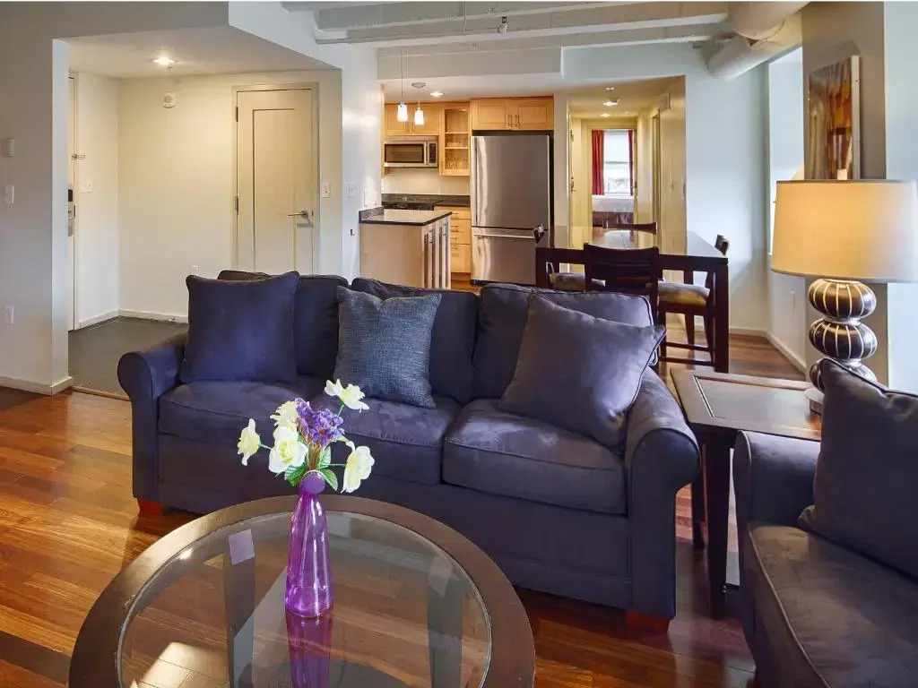 Grand Eastonian Hotel & Suites