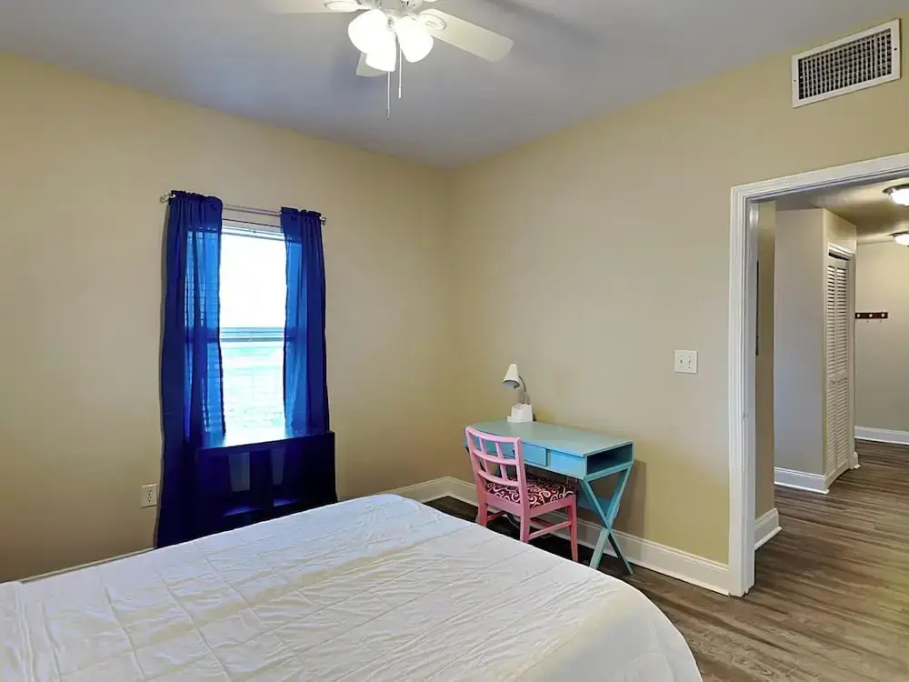Laketown Wharf #1126
