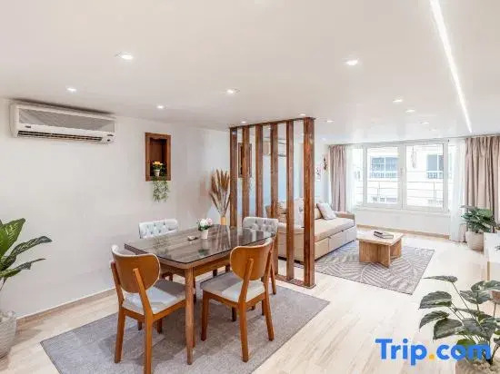 Modern Zamalek Stay | 2min to Nile • AC • SmartTV