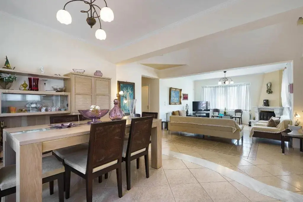 Charming Luxury Villa for 16 People