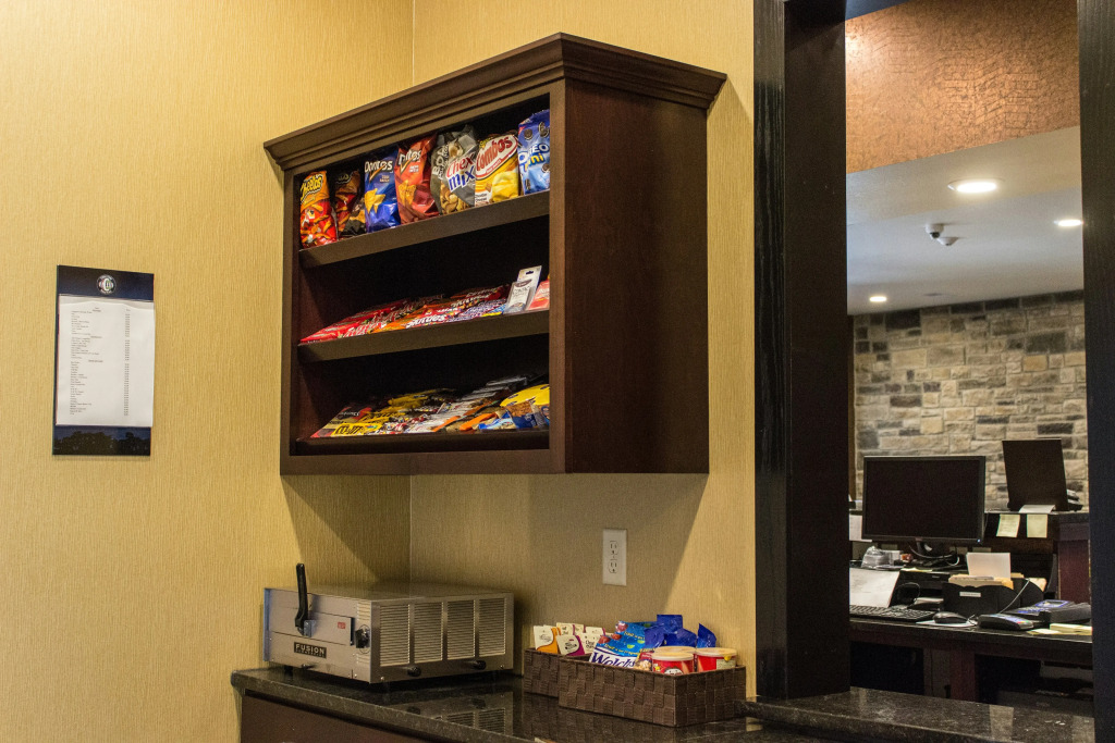 Cobblestone Hotel & Suites - Chippewa Falls