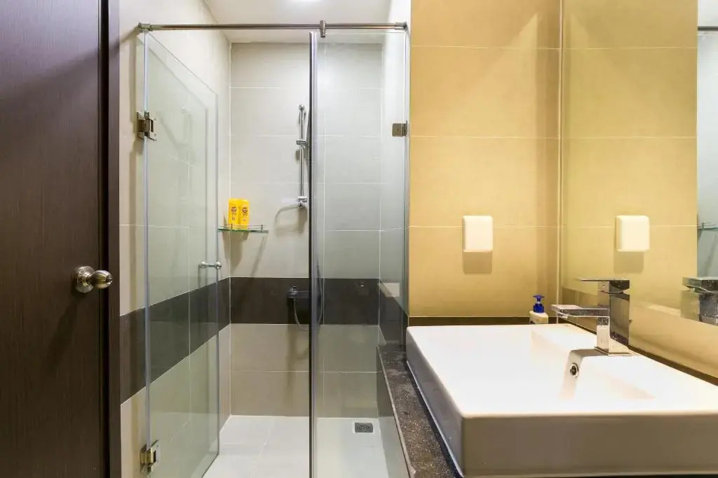 KIRAKUAN PARKVIEW 2BR Pool/Gym/Balcony