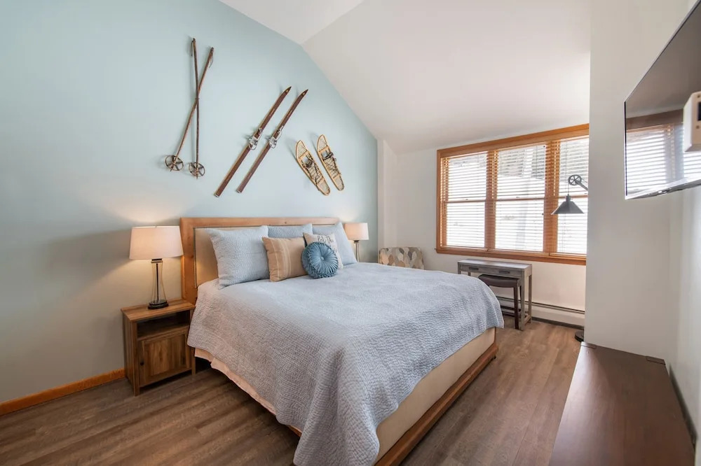 Zephyr Mountain Lodge, Condo , 7th Floor Forest and Slope View (Premium-Rated Condo 1705)