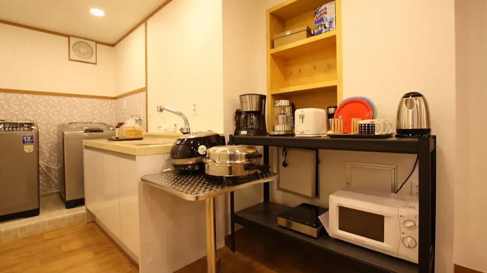 Gyeongju Bee House