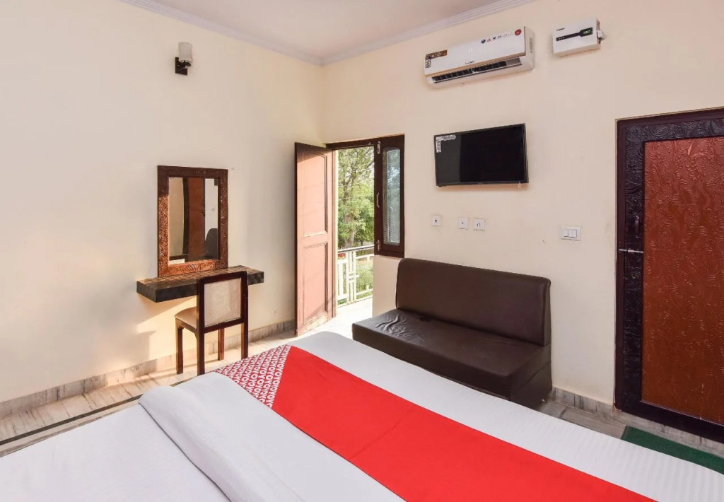 Jhirna Homes By OYO Rooms