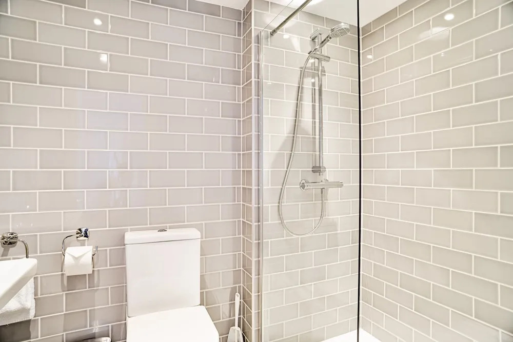 JOIVY Re-Imagined Flat in Georgian Architecture Townhouse