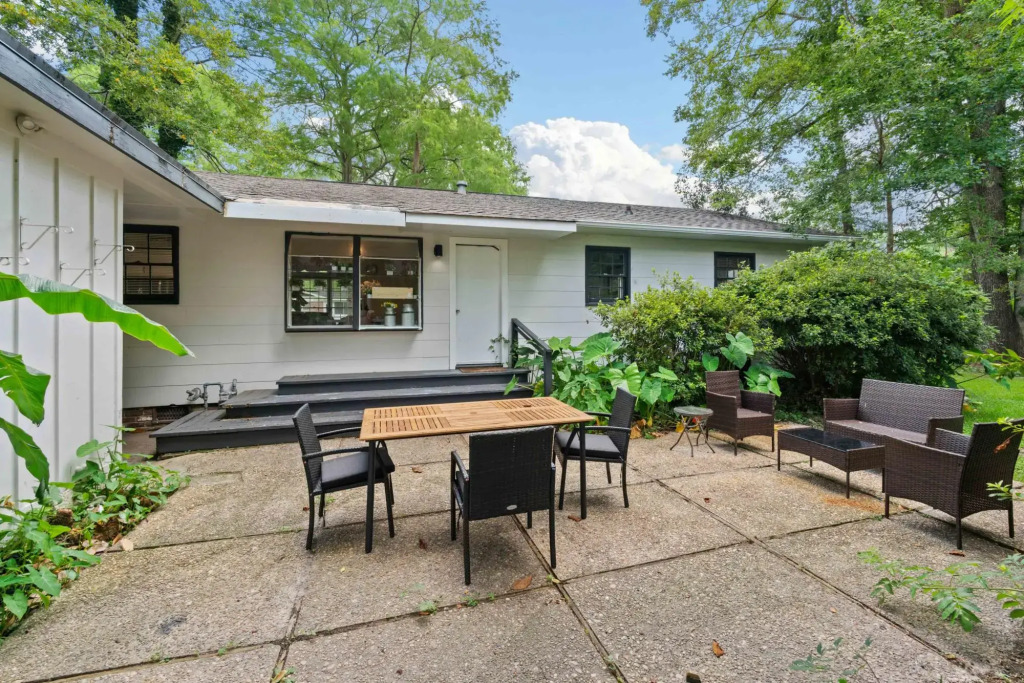 The Ranch   4-Bedrooms  Large Yard   Patio