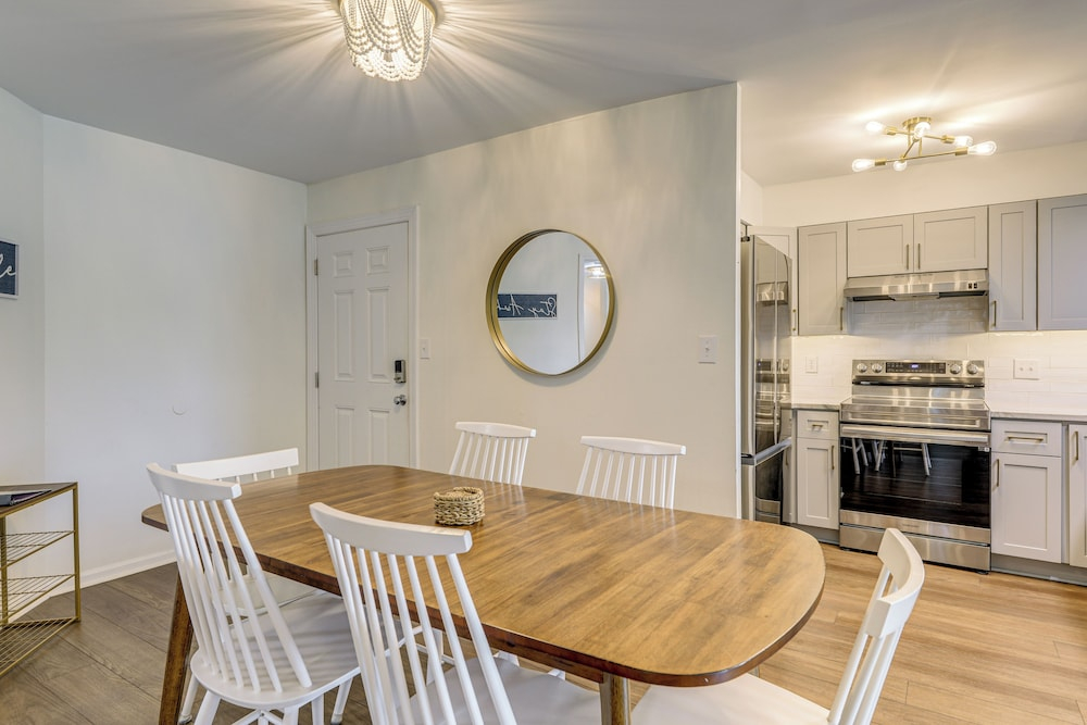 Steps to Beach! Emerald Isle Condo w/ Ocean View