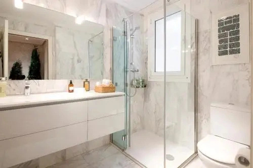 Deluxe Apt-Views to historic Maria Cristina Hotel