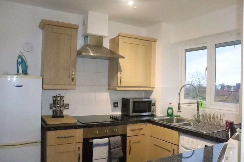Skyline Haven Modern 2BR w/ Free Parking & 4kTV