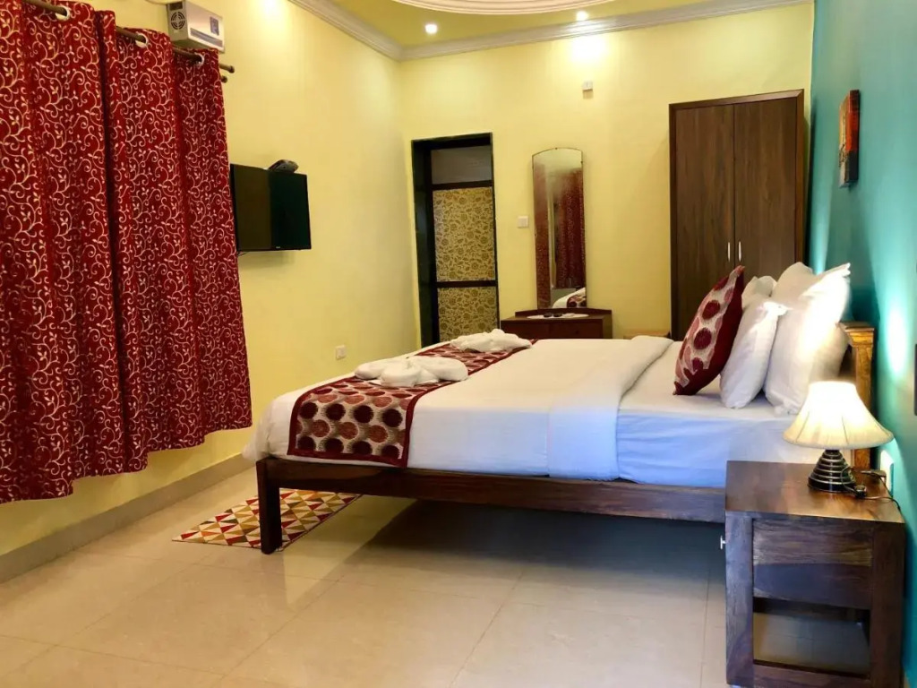 SHANUS SEASIDE INN - A Family-Run Guesthouse just 100 metres from Candolim Beach