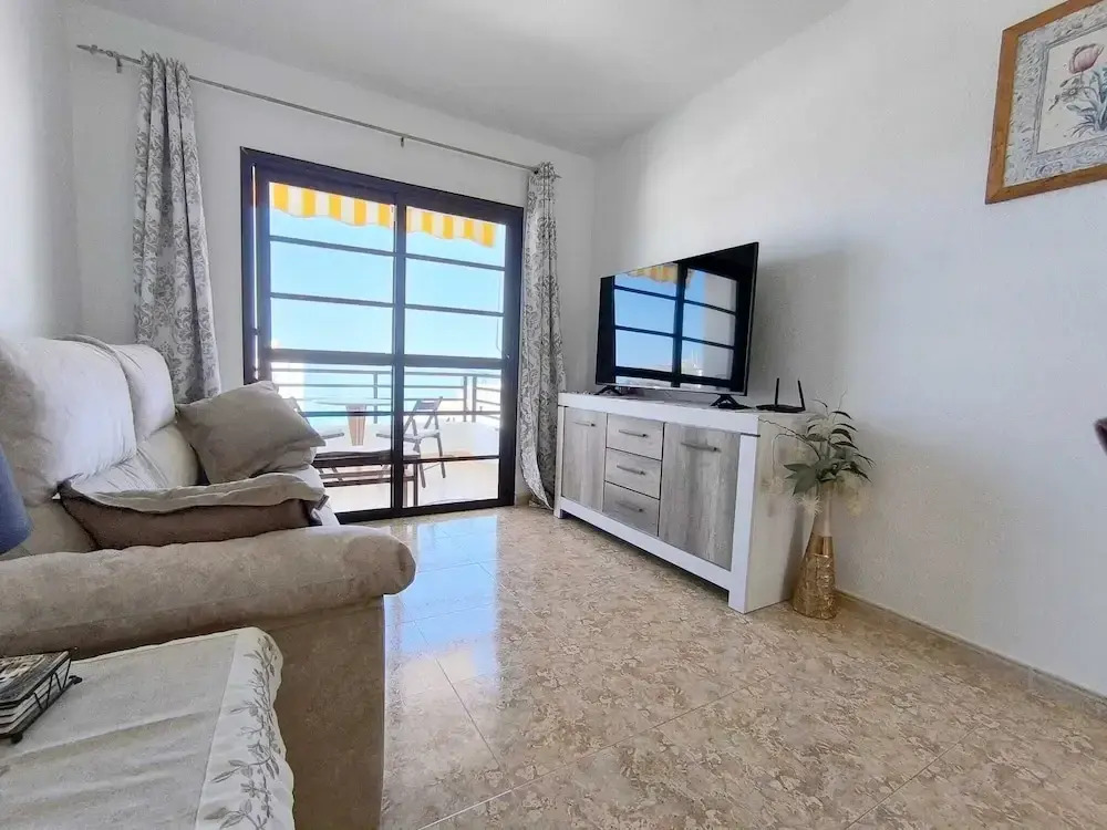 Apartment Edith - Ocean View Just Above the Beach