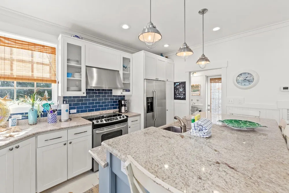 Quaint 2BR/25BA Cottage Nestled Between 30A & Panama City Beach! Sleeps 6