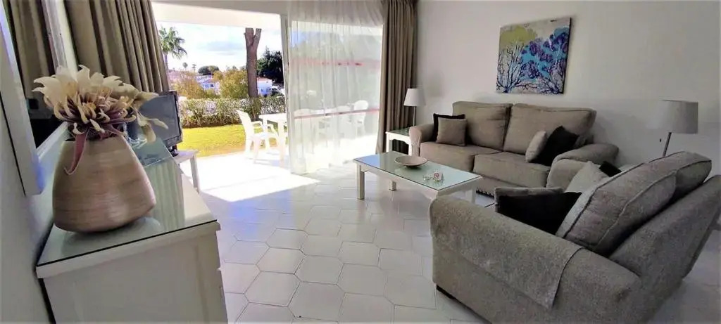 Quiet 2 bedroom apartment-Sleeps up to 6