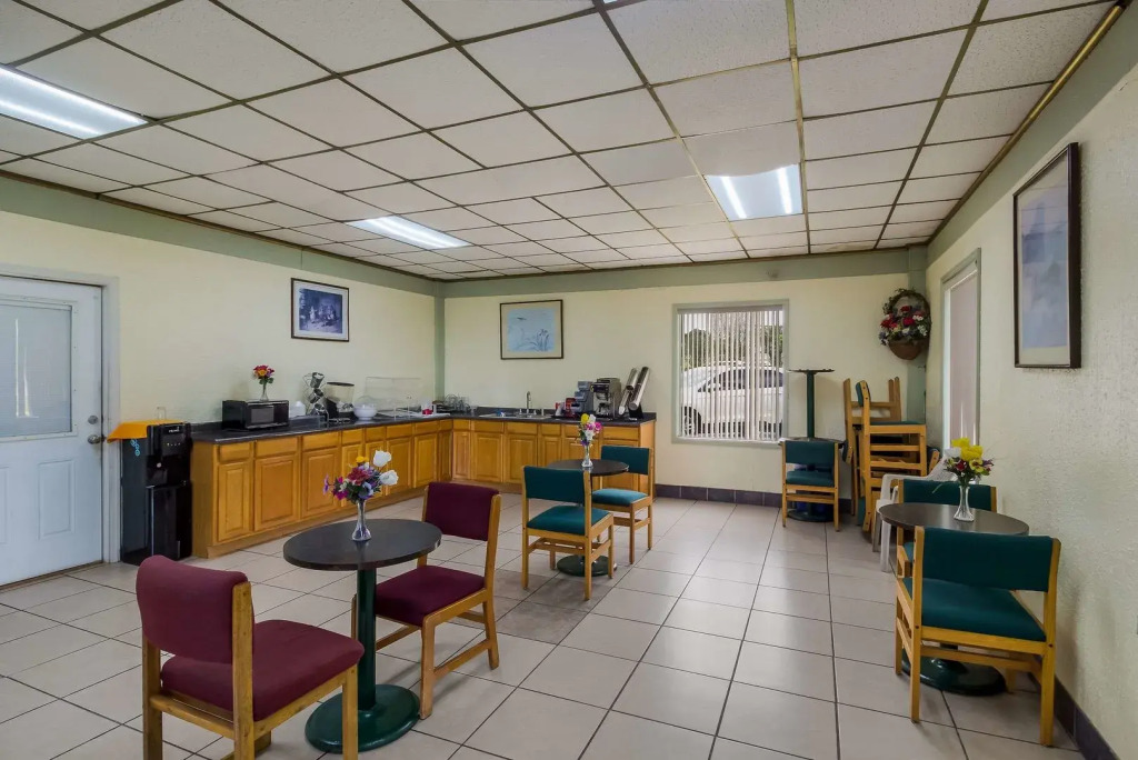 Monsoon Inn
