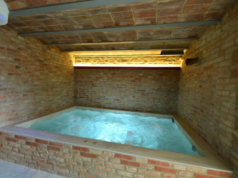 Nice Farmhouse in Montecatini Terme with Sauna & Hot Tub