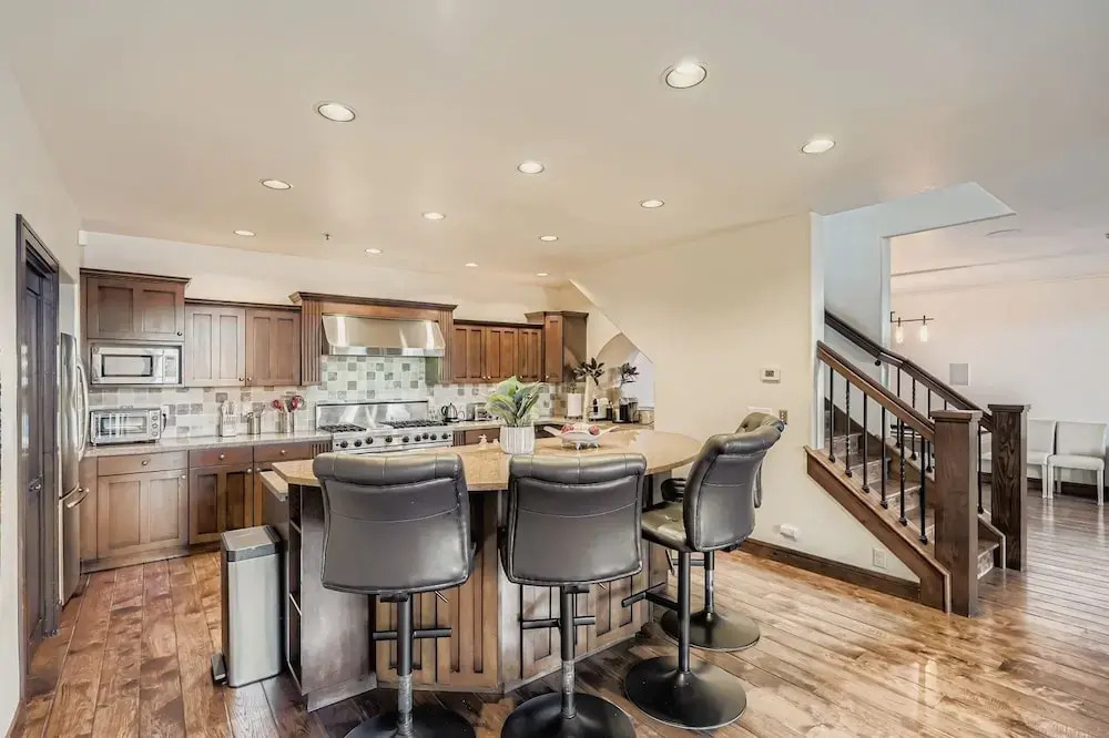 2744 The Cove! Modern Luxury Townhome With Hot Tub, Pool, And Shuttle To The Slopes! 4 Bedroom Home