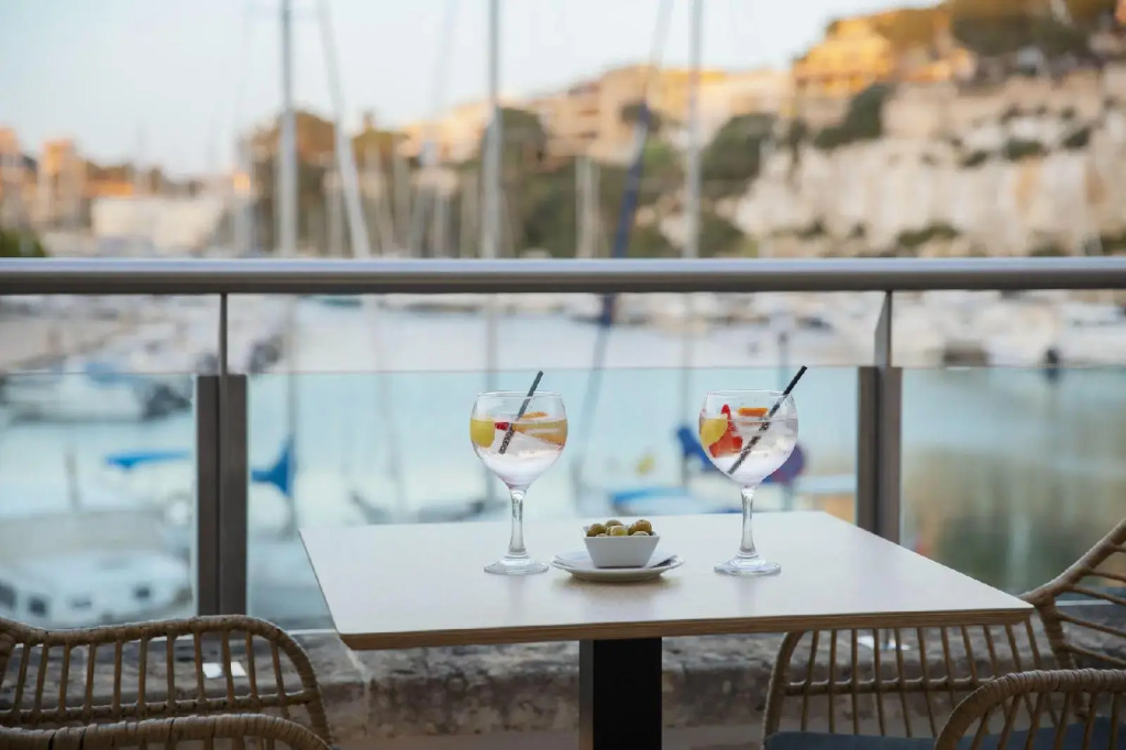 Porto Drach Aparthotel & Suites