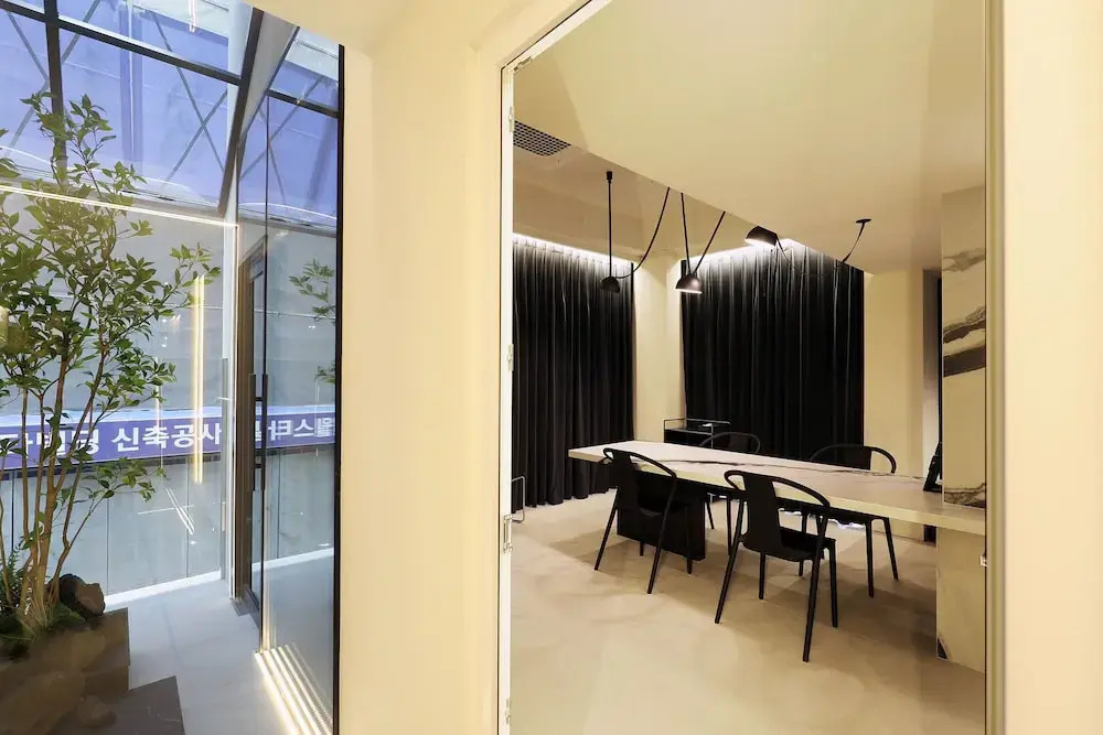 Seoul Inn Hotel by The Designers