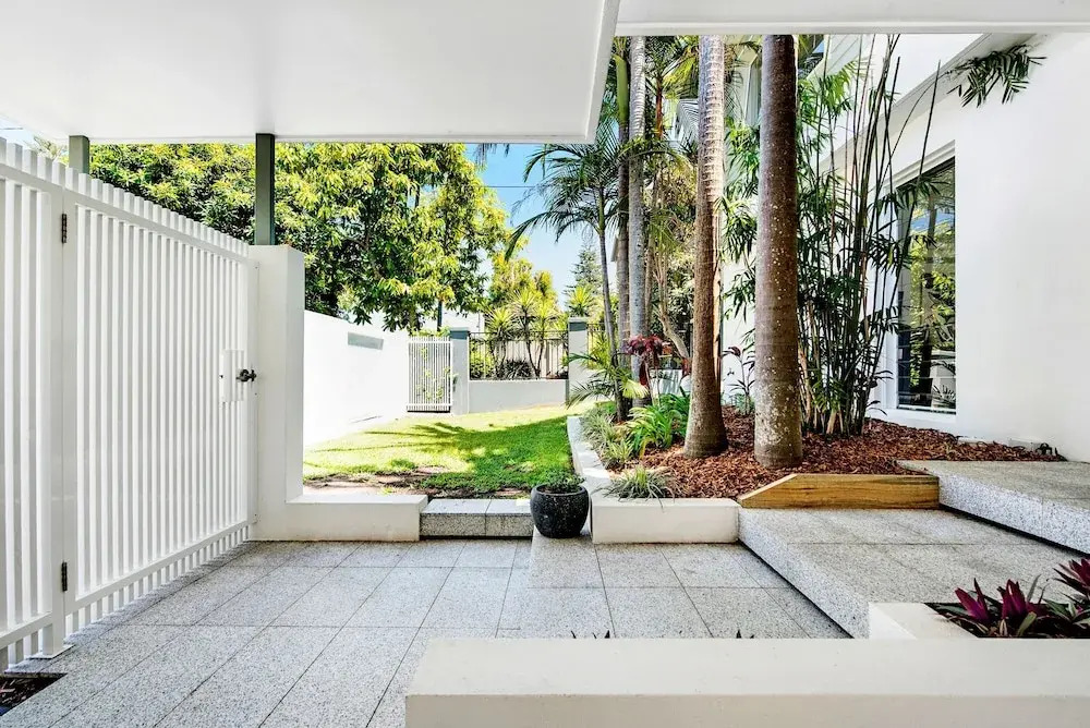 Luxury 5 Bedroom House with Private Pool in the heart of Surfers Paradise