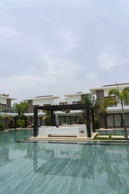 New Villa With Pool Access for 7 ppl and 2 Br