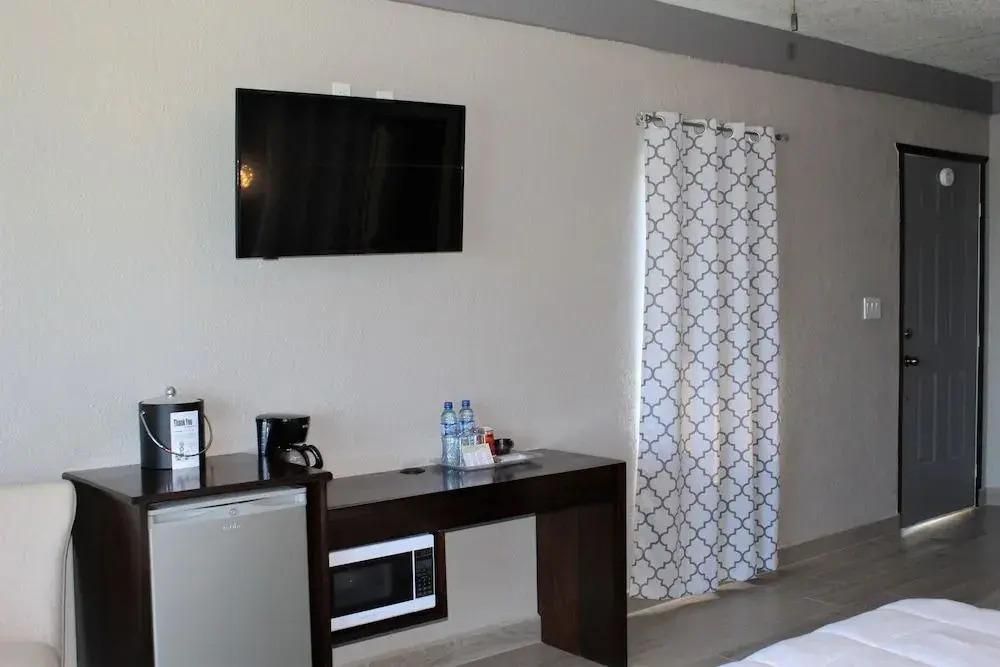 Barefoot Caye Caulker Hotel
