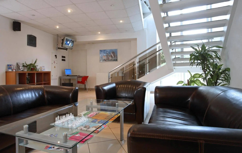 Hotel BEST with FREE PARKING