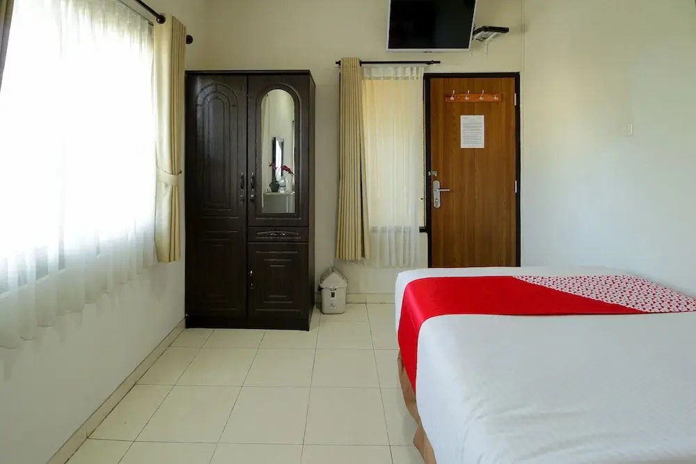 OYO 734 Tuban Torres Accomodation