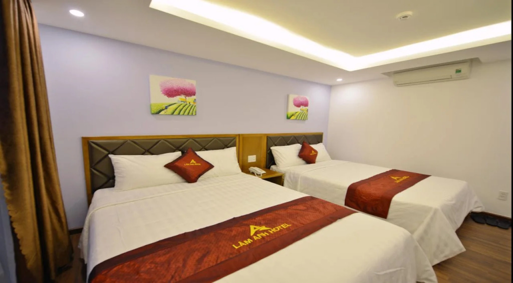 La Beach Hotel
