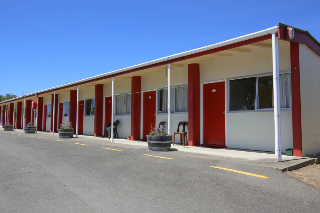 Tāhuna Beach Holiday Park