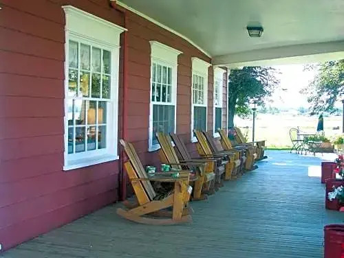 Shaws Hotel & Cottages
