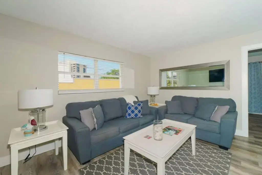 Siesta Key Village-Suite #4: A block to the Beach