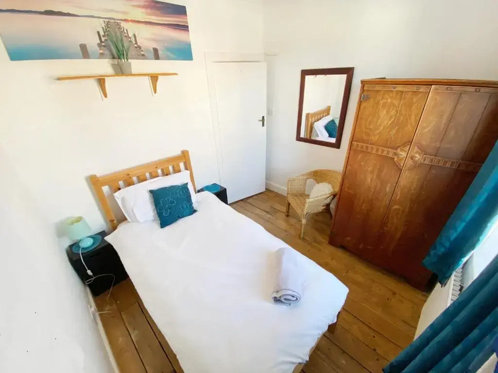 Cosy House Walking distance to Beach Free Parking
