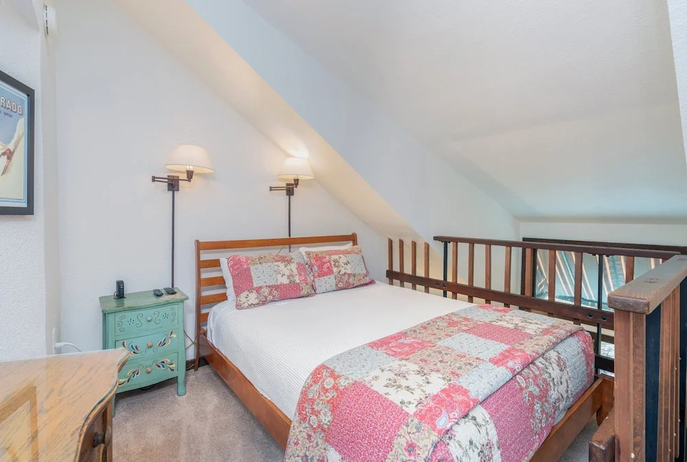 Manitou Lodge
