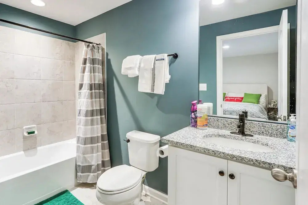 2 Mi to Hollywood Casino: Charles Town Townhome!