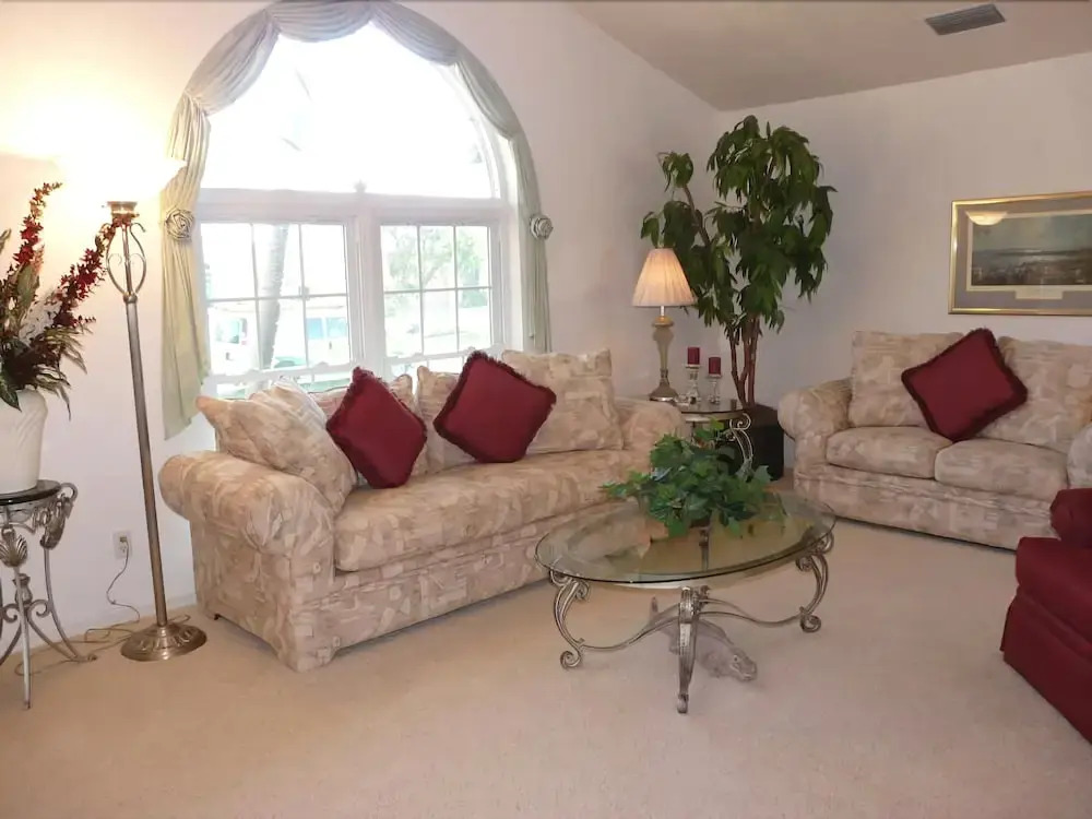 316 Edgewater Court