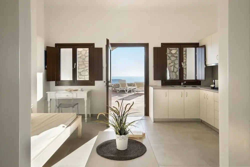 Villa - Sleeps 5 - Private Heated Pool-parking