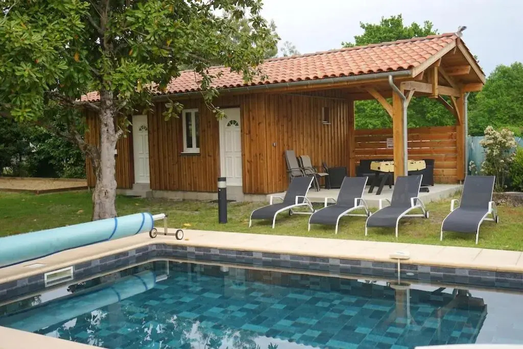 Villa spacieuse à Sainte-Eulalie-en-Born, terrasse, piscine privée