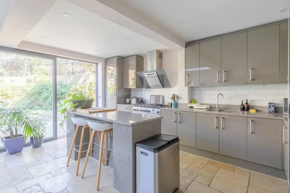 Beautiful & Modern 3BD House- Kennington!