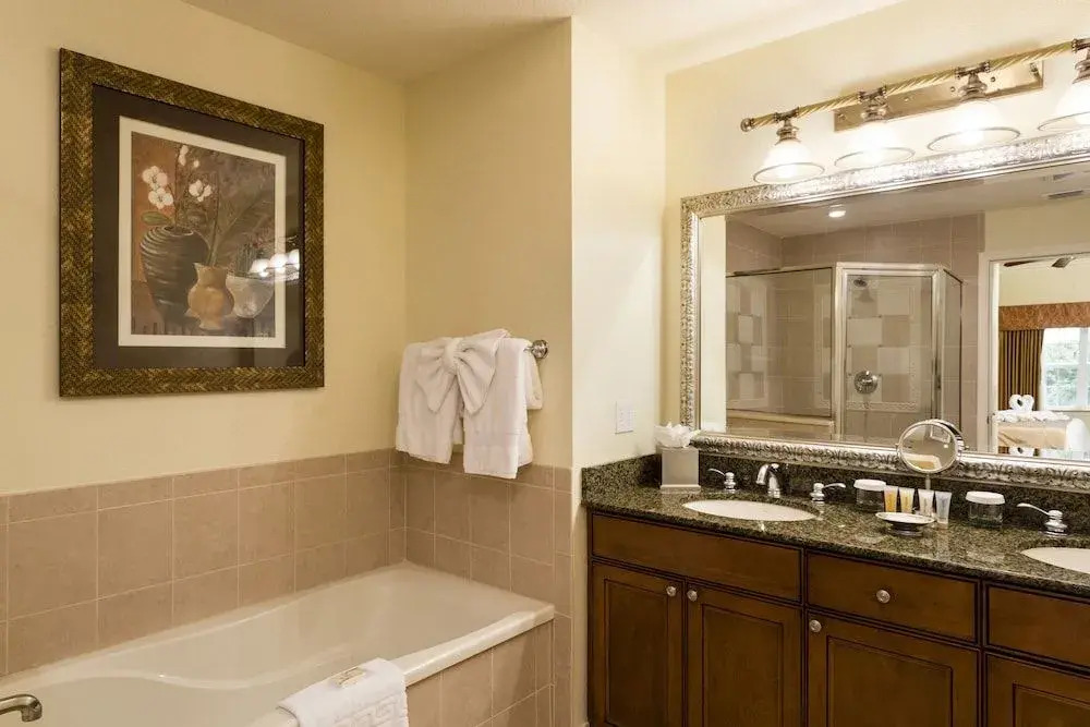 Reunion Backing Onto Golf Course 3 Br condo by RedAwning