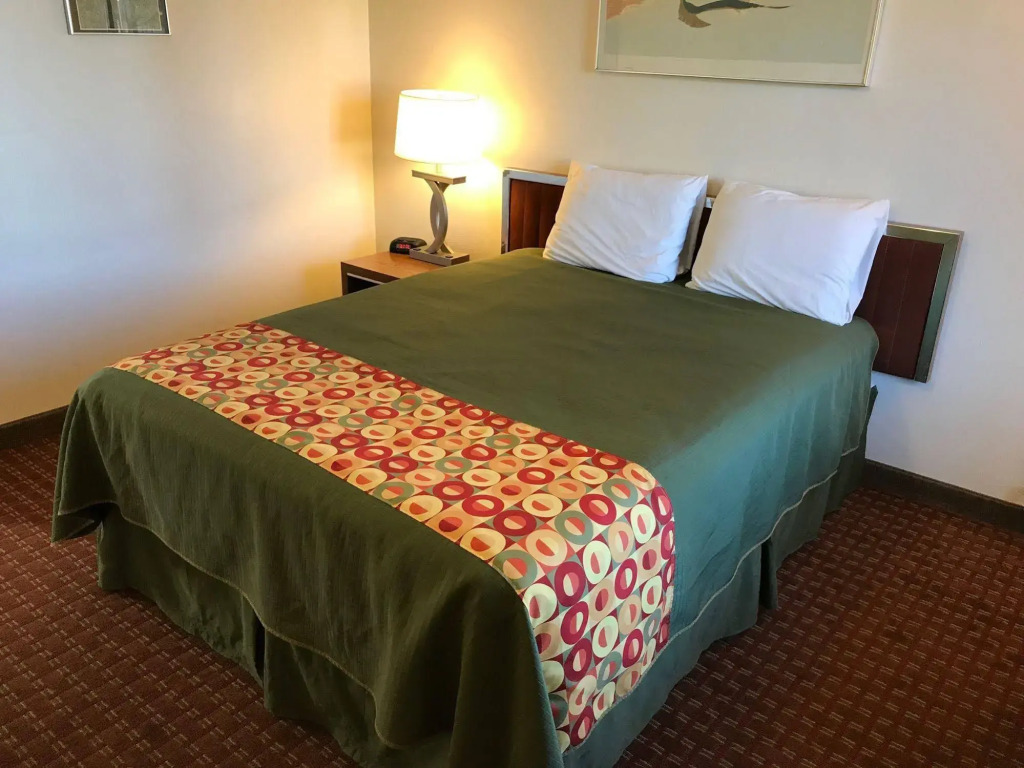 Riviera Inn