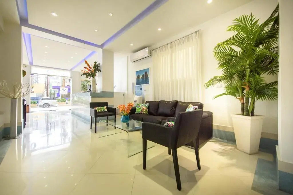 Hotel Shakey