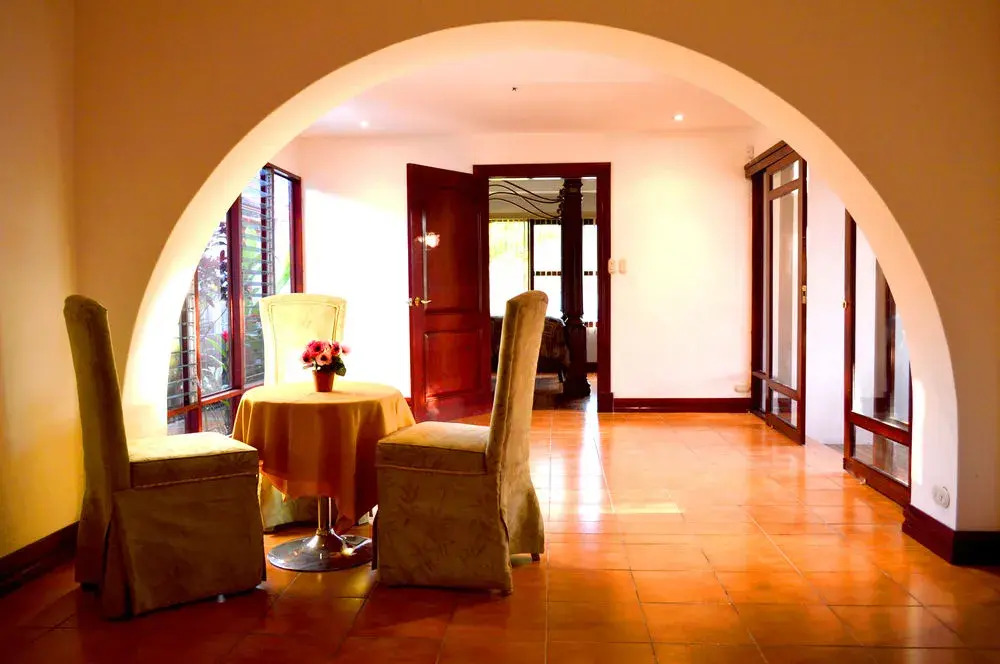 Nest Hotel B & B