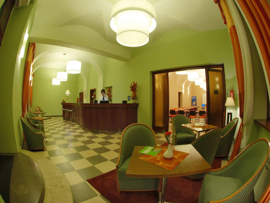 EA Hotel Downtown
