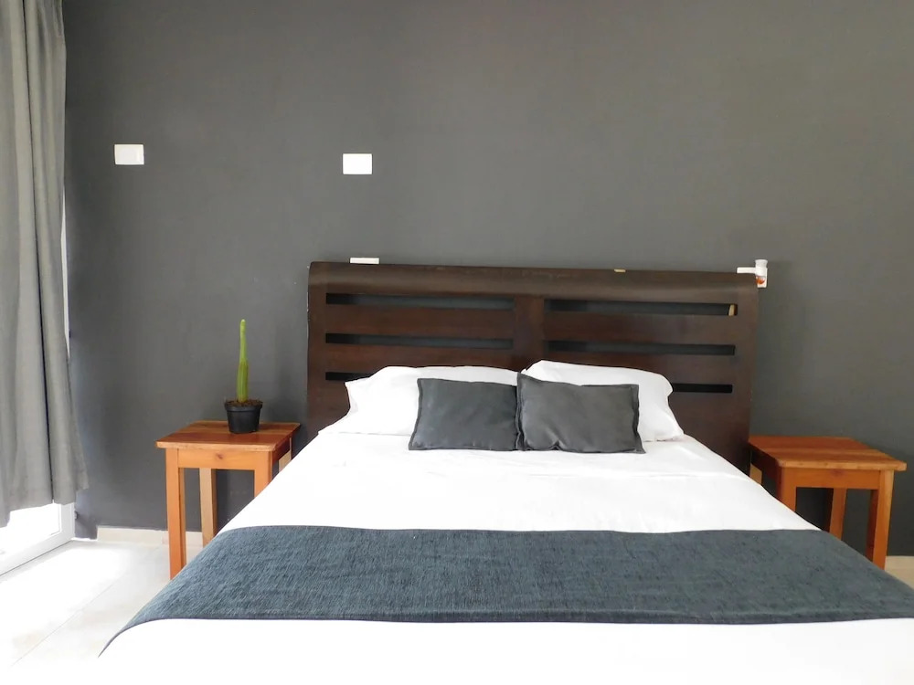 Zyan Rooms