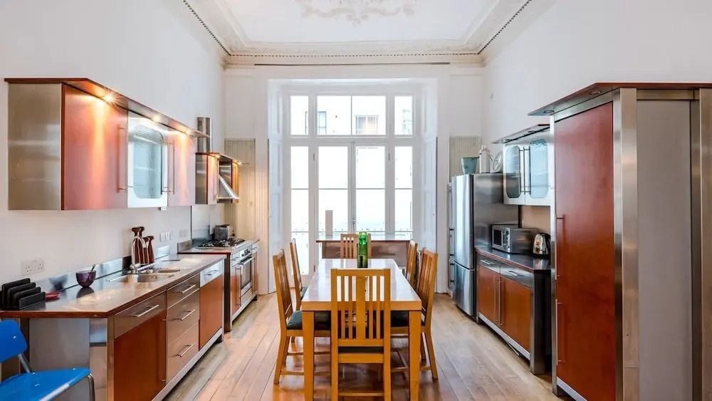 The Spacious Cleveland Square Apartment