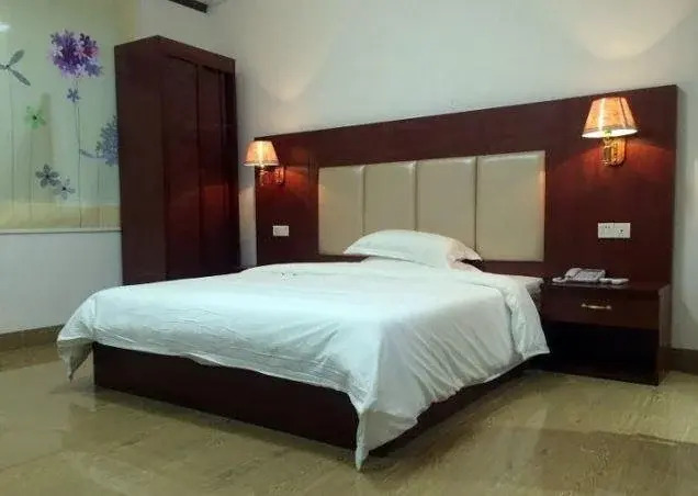 Lianjiang Yue Guang Business Hotel